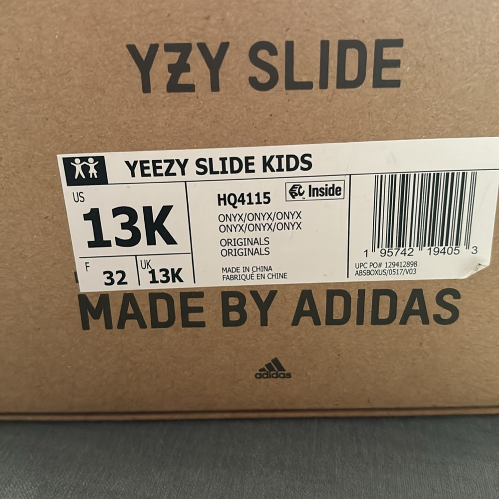 Kids Yeezy Slides. - Picture 4 of 6